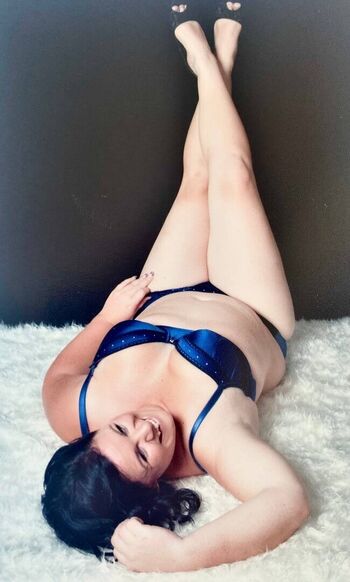 HOTWIFE_Joanna