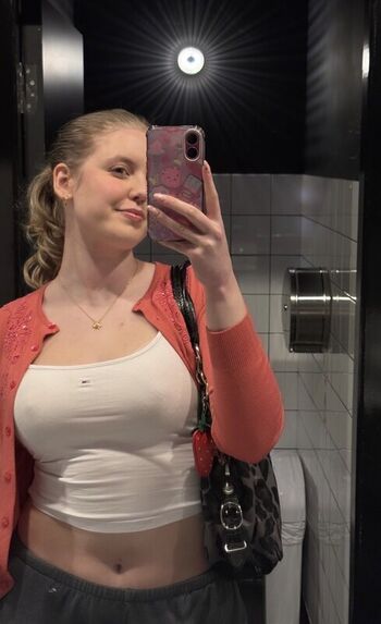 Leaked Hoxieloxie page private photo viral onlyfans