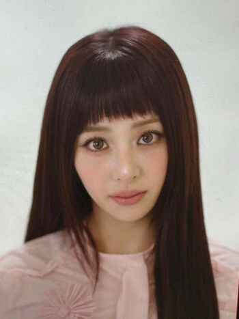 Huh Yunjin 허윤진