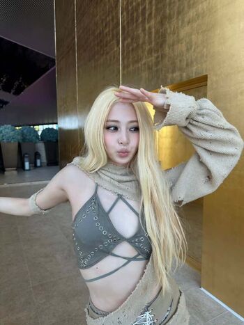 Leaked Huh yunjin  page private photo viral onlyfans