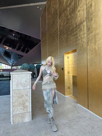 Huh Yunjin 허윤진