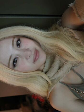 Huh Yunjin 허윤진