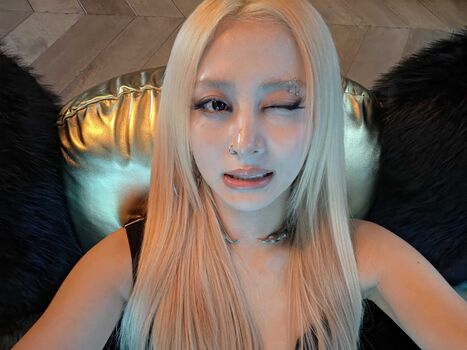 Huh Yunjin 허윤진