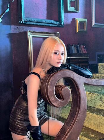 Leaked Huh yunjin  page private photo viral onlyfans