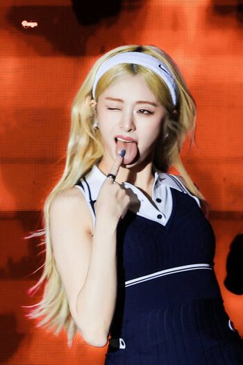 Leaked Huh yunjin  page private photo viral onlyfans