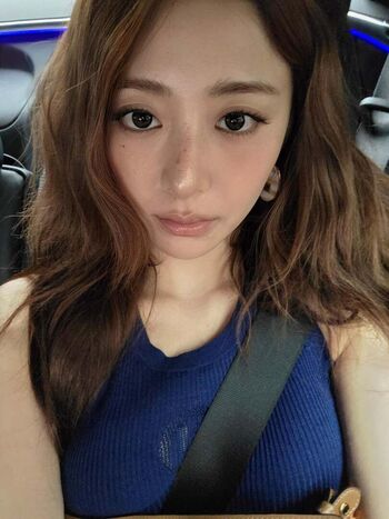Huh Yunjin 허윤진