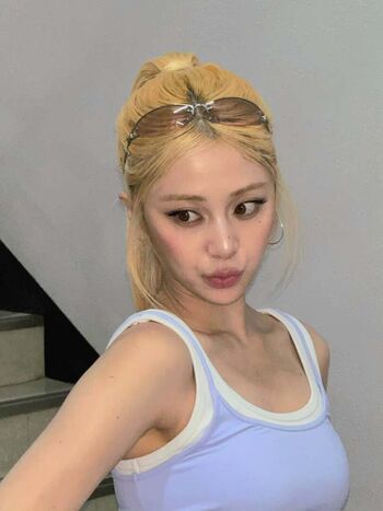 Huh Yunjin 허윤진