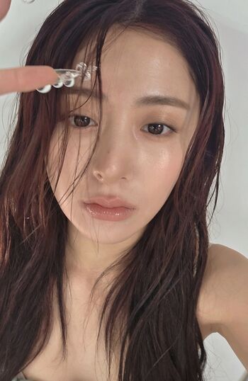 Huh Yunjin 허윤진