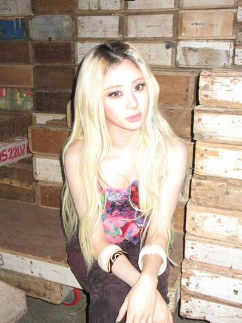 Leaked Huh yunjin  page private photo viral onlyfans