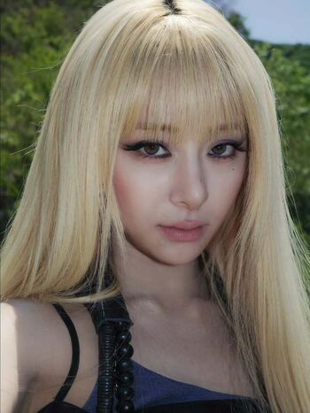 Leaked Huh yunjin  page private photo viral onlyfans