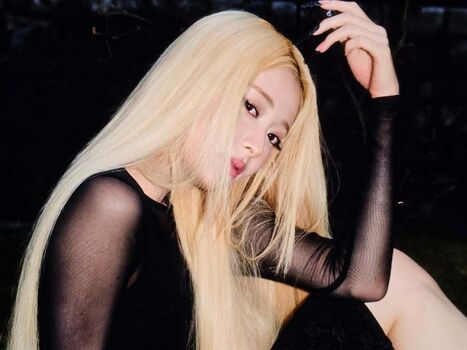 Huh Yunjin 허윤진
