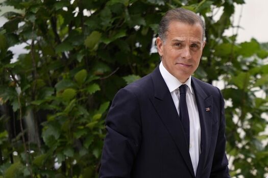 Leaked Hunter biden private photo viral onlyfans