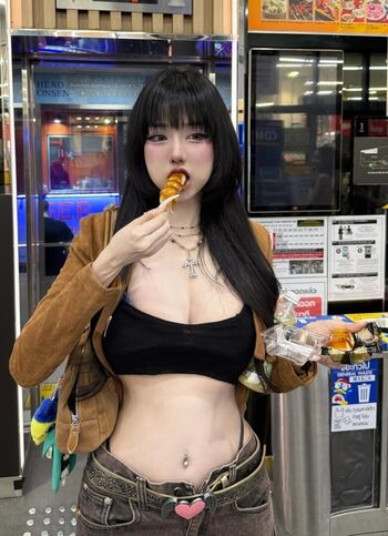 Leaked Idontwannabeyouanymore private photo viral onlyfans