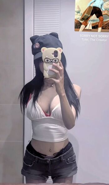Leaked Idontwannabeyouanymore private photo viral onlyfans