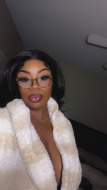 Leaked Ilooklikebaae page private photo viral onlyfans