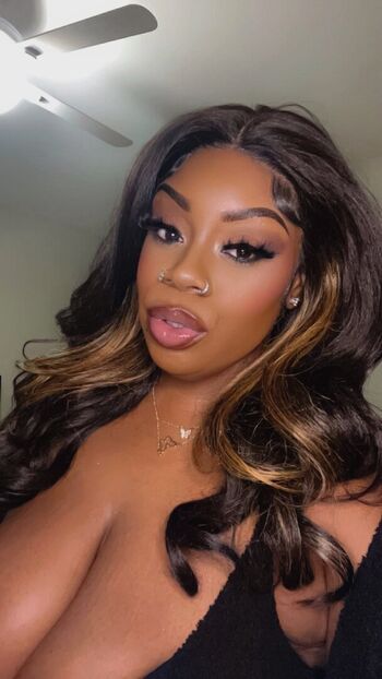 Leaked Ilooklikebaae page private photo viral onlyfans