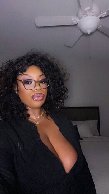 Leaked Ilooklikebaae private photo viral onlyfans