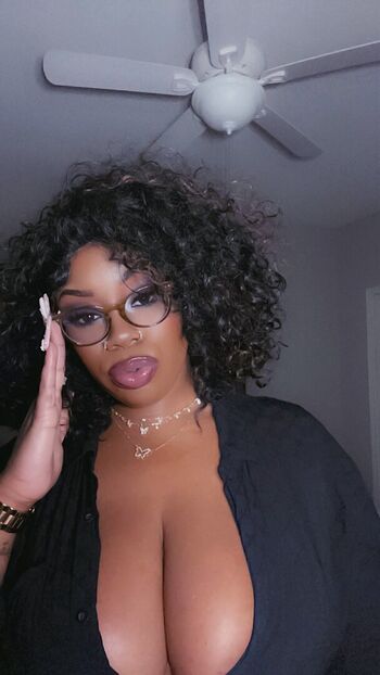 Leaked Ilooklikebaae private photo viral onlyfans