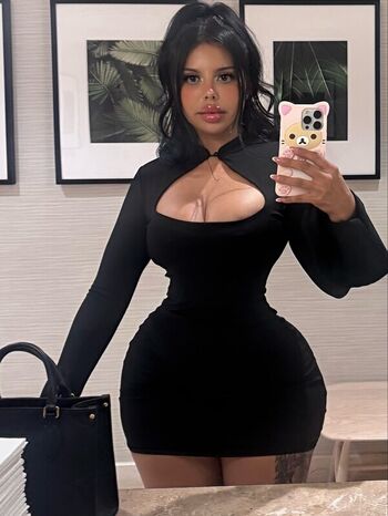Leaked Iluvcinnie private photo viral onlyfans