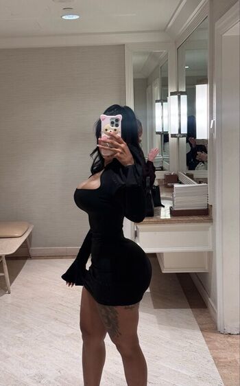 Leaked Iluvcinnie private photo viral onlyfans