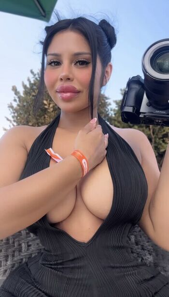Leaked Iluvcinnie private photo viral onlyfans