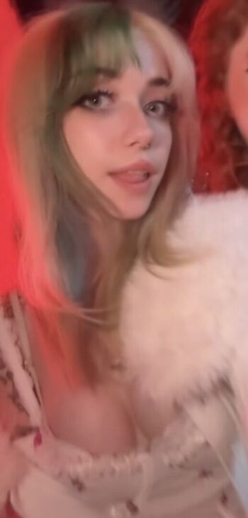 Leaked Iluvmeww page private photo viral onlyfans