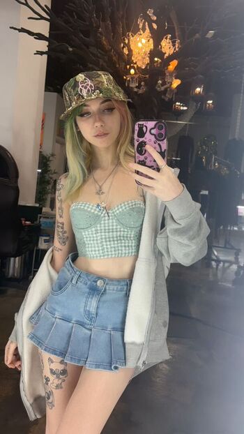 Leaked Iluvmeww page private photo viral onlyfans