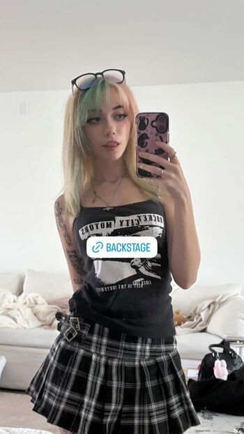 Leaked Iluvmeww page private photo viral onlyfans