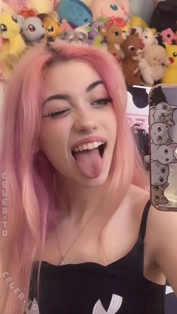 Leaked Iluvmeww page private photo viral onlyfans