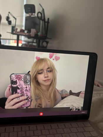 Leaked Iluvmeww page private photo viral onlyfans