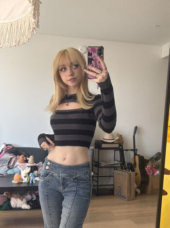 Leaked Iluvmeww page private photo viral onlyfans