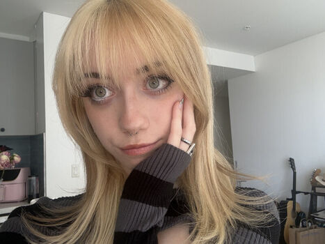 Leaked Iluvmeww page private photo viral onlyfans
