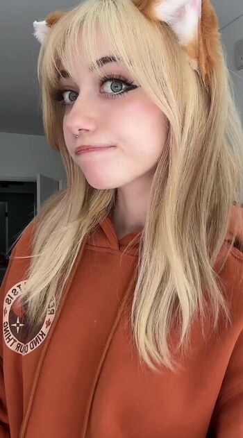 Leaked Iluvmeww page private photo viral onlyfans