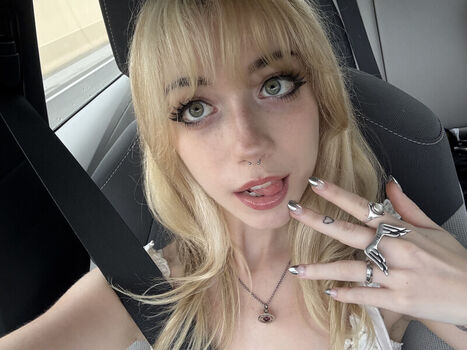 Leaked Iluvmeww page private photo viral onlyfans