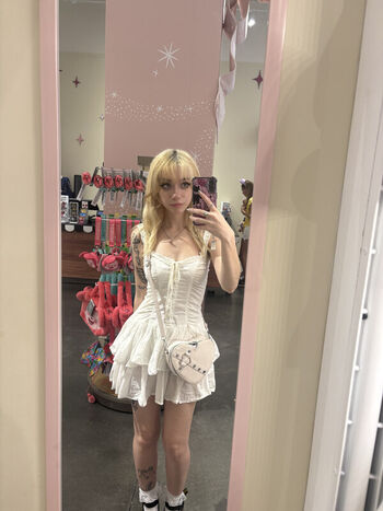 Leaked Iluvmeww page private photo viral onlyfans