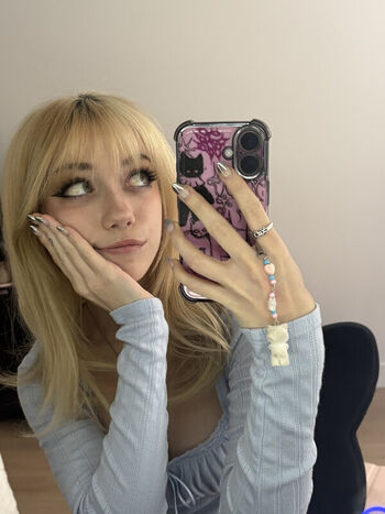 Leaked Iluvmeww page private photo viral onlyfans