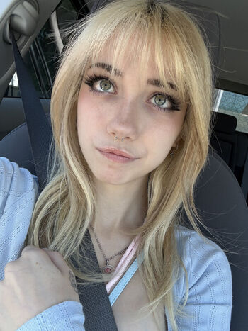 Leaked Iluvmeww page private photo viral onlyfans