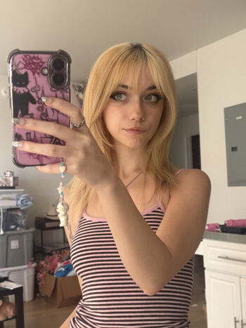Leaked Iluvmeww page private photo viral onlyfans