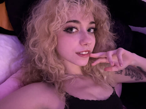 Leaked Iluvmeww page private photo viral onlyfans