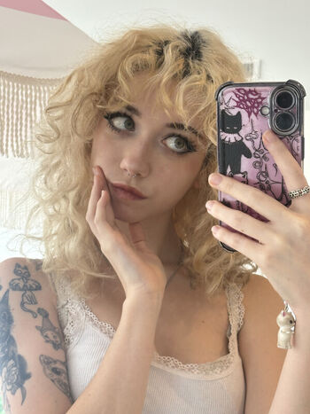 Leaked Iluvmeww page private photo viral onlyfans