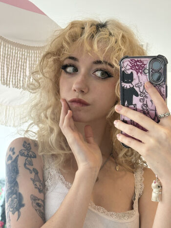 Leaked Iluvmeww page private photo viral onlyfans