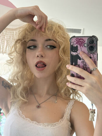 Leaked Iluvmeww page private photo viral onlyfans