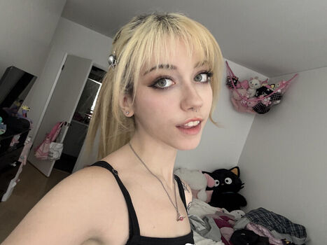 Leaked Iluvmeww page private photo viral onlyfans