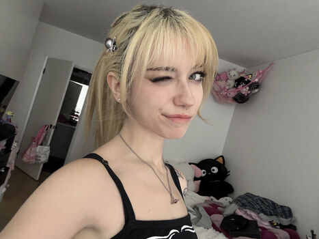Leaked Iluvmeww page private photo viral onlyfans