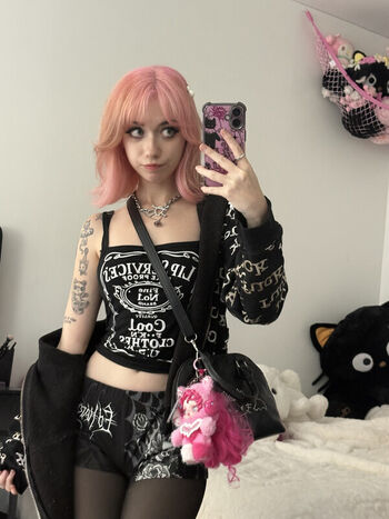 Leaked Iluvmeww page private photo viral onlyfans