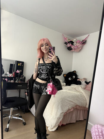 Leaked Iluvmeww page private photo viral onlyfans