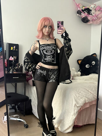 Leaked Iluvmeww page private photo viral onlyfans