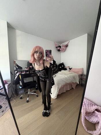 Leaked Iluvmeww page private photo viral onlyfans