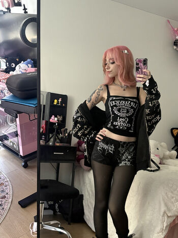 Leaked Iluvmeww private photo viral onlyfans
