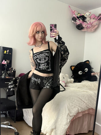 Leaked Iluvmeww private photo viral onlyfans